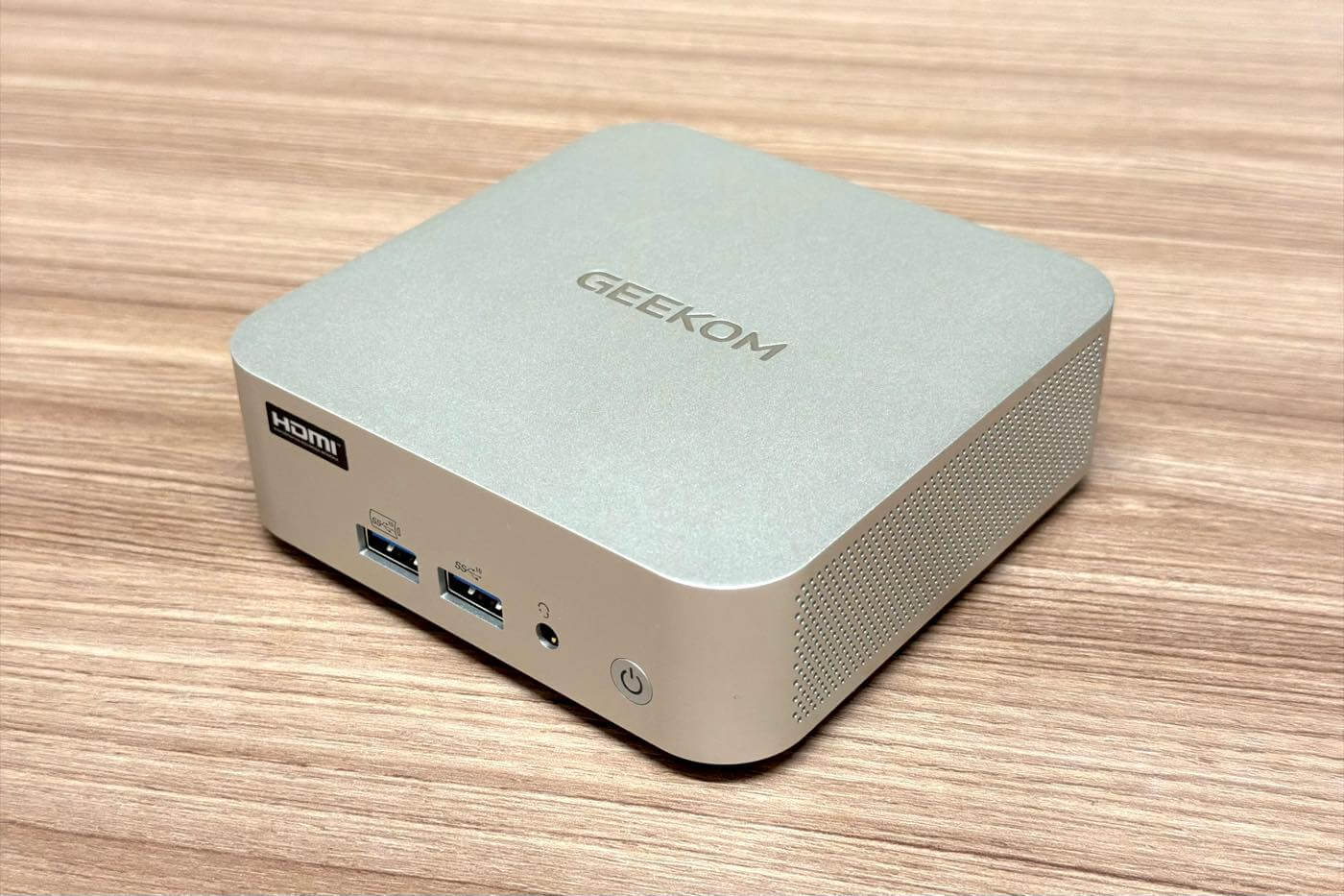 【レビュー】信頼性の高い定番構成を採用したミニPC『GEEKOM A8 2026エディション』ｰ 超小型サイズで高品質な設計も特徴