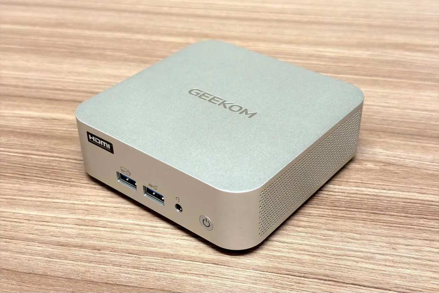 レビュー】信頼性の高い定番構成を採用したミニPC『GEEKOM A8 2026