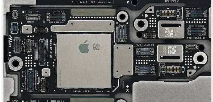 ｢iPhone 18 Pro｣もしくは｢iPhone 18 Pro Max｣のものとみられるロジックボードの写真が登場