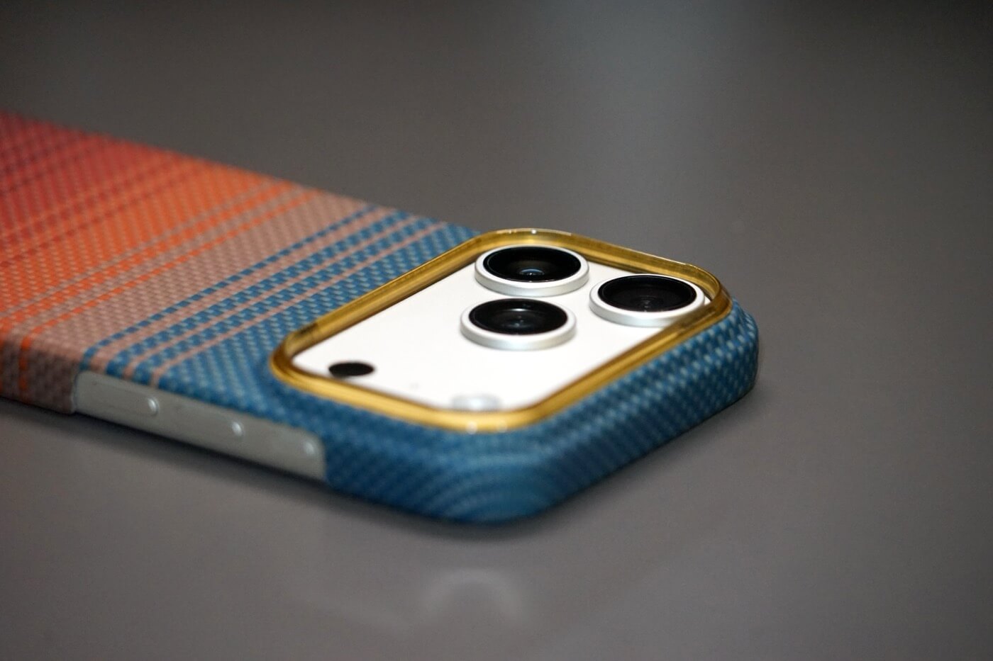 【レビュー】｢PITAKA Edge Case | California Dream｣ ｰ 1970年代カリフォルニアの様々な“夕暮れ”をアラミド繊維ケースで表現