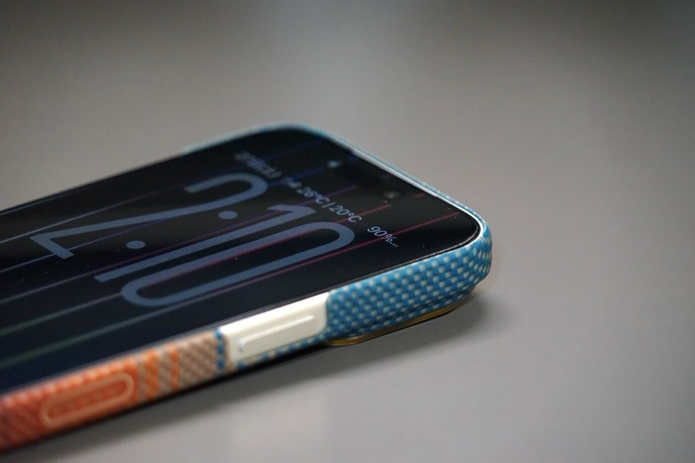 【レビュー】｢PITAKA Edge Case | California Dream｣ ｰ 1970年代カリフォルニアの様々な“夕暮れ”をアラミド繊維ケースで表現