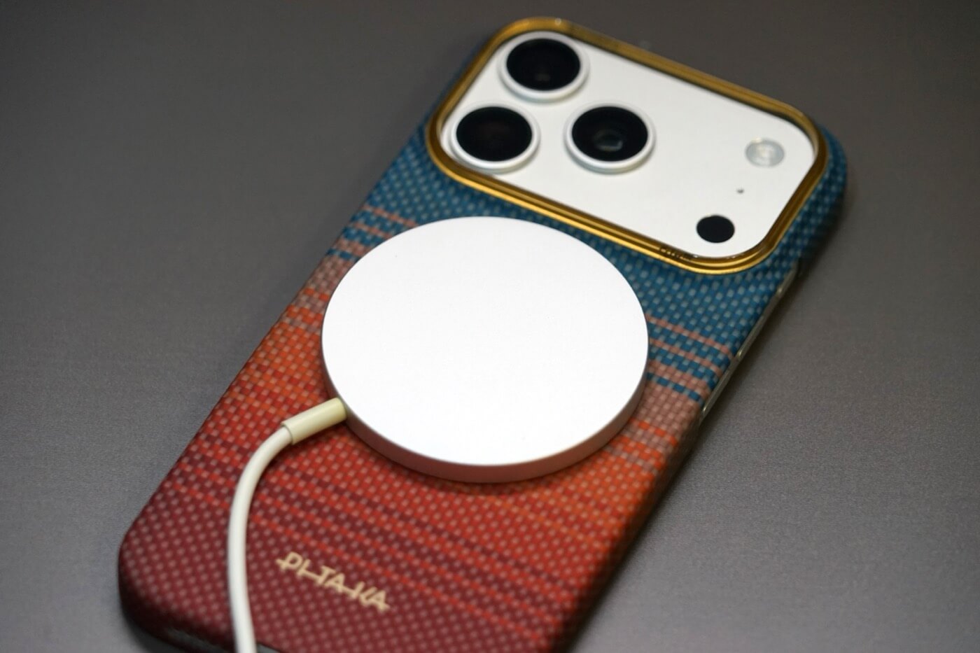 【レビュー】｢PITAKA Edge Case | California Dream｣ ｰ 1970年代カリフォルニアの様々な“夕暮れ”をアラミド繊維ケースで表現