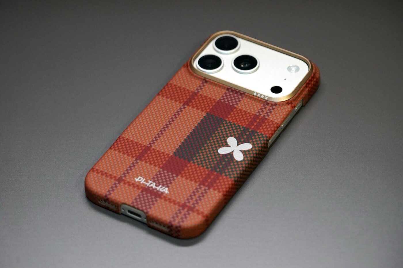 【レビュー】｢PITAKA Edge Case｣が韓国のファッションブランド｢MÜNN｣とコラボ ｰ タータンチェック柄で女性にもオススメ