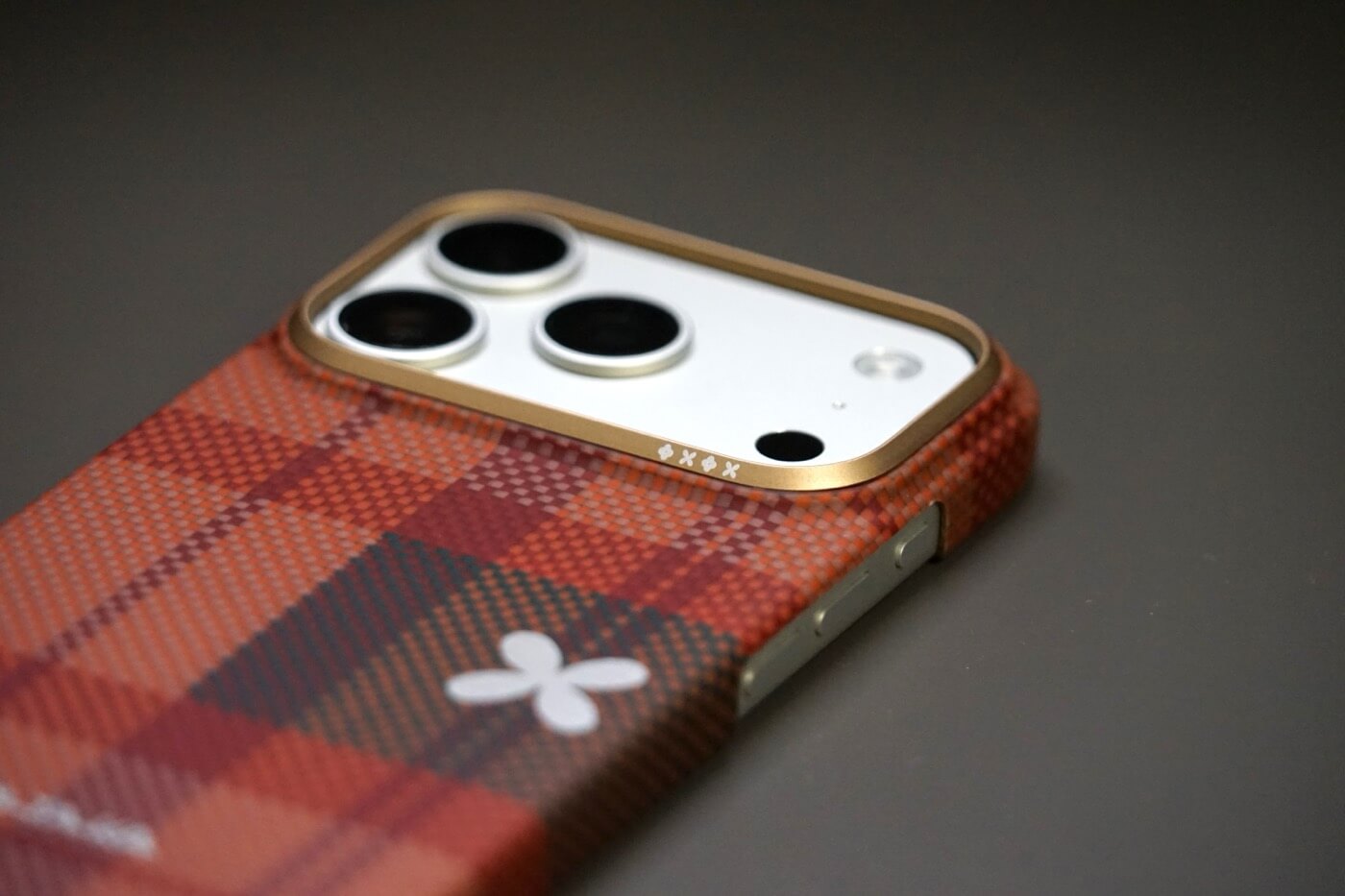 【レビュー】｢PITAKA Edge Case｣が韓国のファッションブランド｢MÜNN｣とコラボ ｰ タータンチェック柄で女性にもオススメ