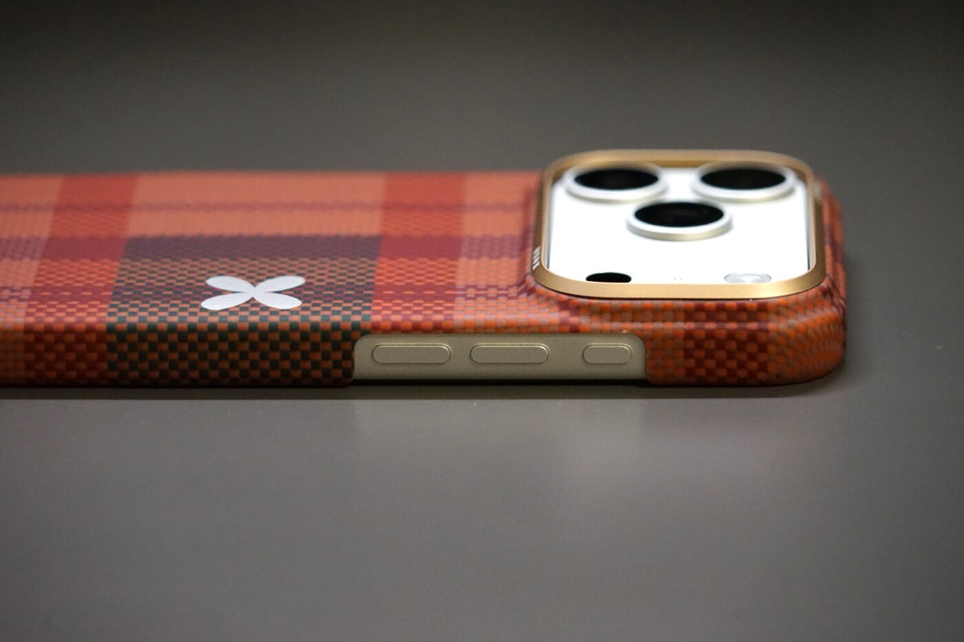 【レビュー】｢PITAKA Edge Case｣が韓国のファッションブランド｢MÜNN｣とコラボ ｰ タータンチェック柄で女性にもオススメ