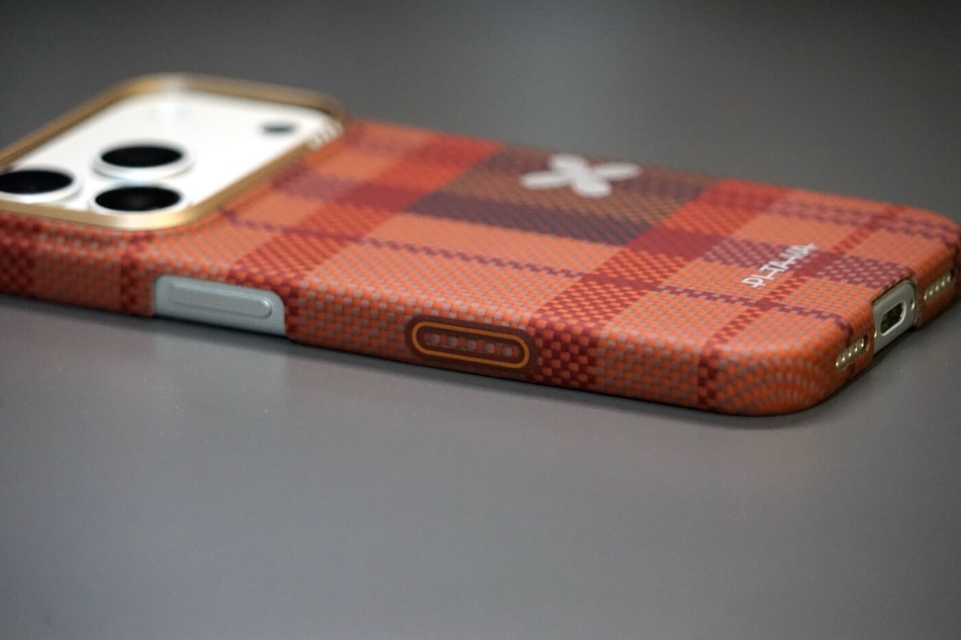 【レビュー】｢PITAKA Edge Case｣が韓国のファッションブランド｢MÜNN｣とコラボ ｰ タータンチェック柄で女性にもオススメ