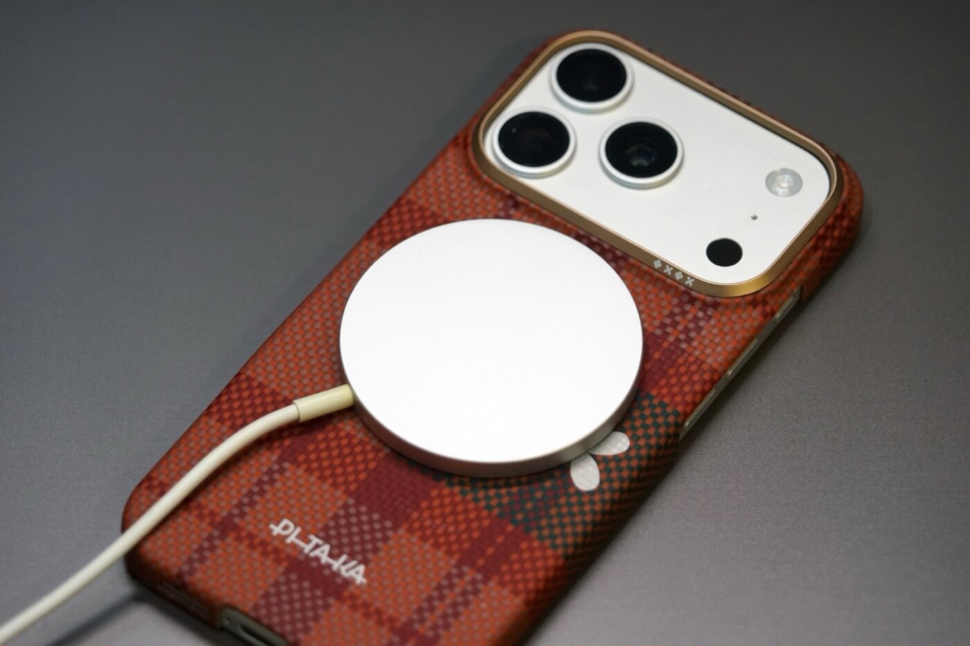 【レビュー】｢PITAKA Edge Case｣が韓国のファッションブランド｢MÜNN｣とコラボ ｰ タータンチェック柄で女性にもオススメ