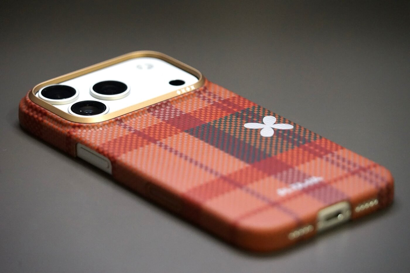 【レビュー】｢PITAKA Edge Case｣が韓国のファッションブランド｢MÜNN｣とコラボ ｰ タータンチェック柄で女性にもオススメ