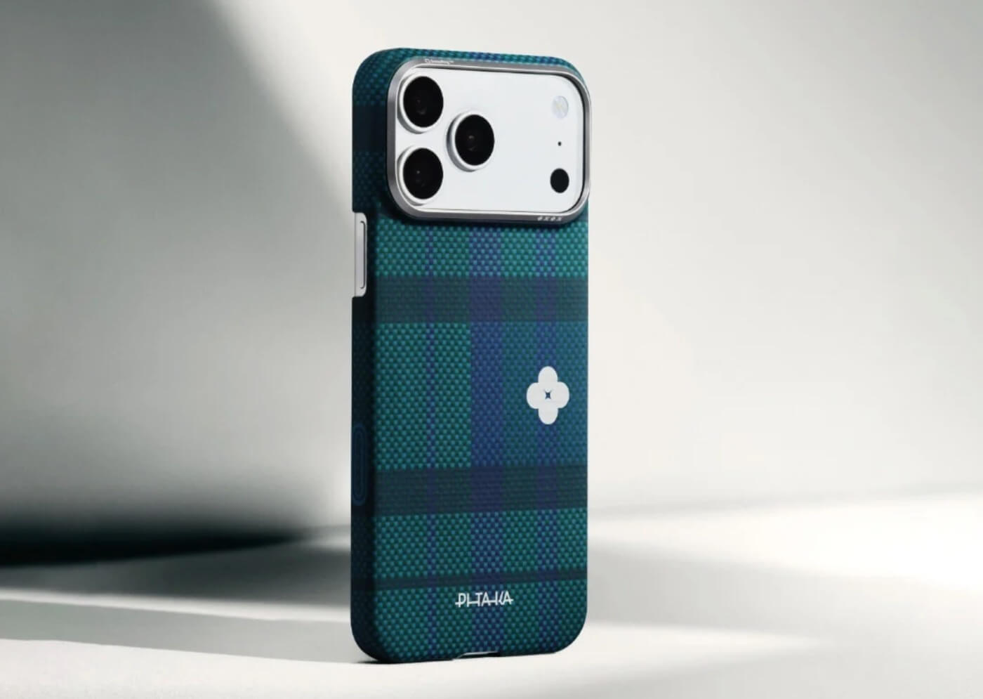 【レビュー】｢PITAKA Edge Case｣が韓国のファッションブランド｢MÜNN｣とコラボ ｰ タータンチェック柄で女性にもオススメ