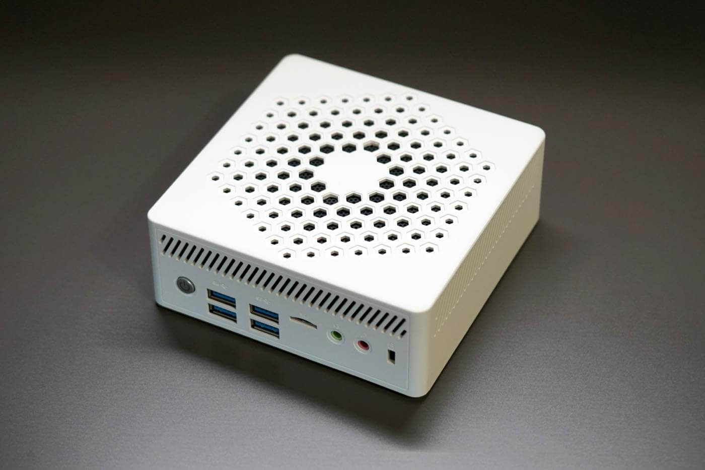 【レビュー】Intel Celeron N5095搭載のファンレスミニPC「LN5095W」をチェック