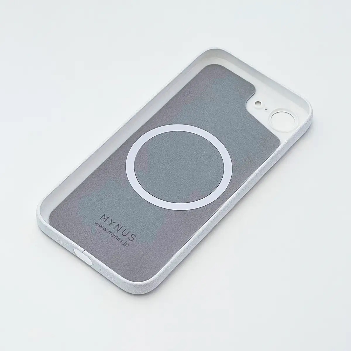 引き算の美学から生まれたミニマルデザインケース｢MYNUS｣に｢iPhone 17e/16e｣対応モデルが登場
