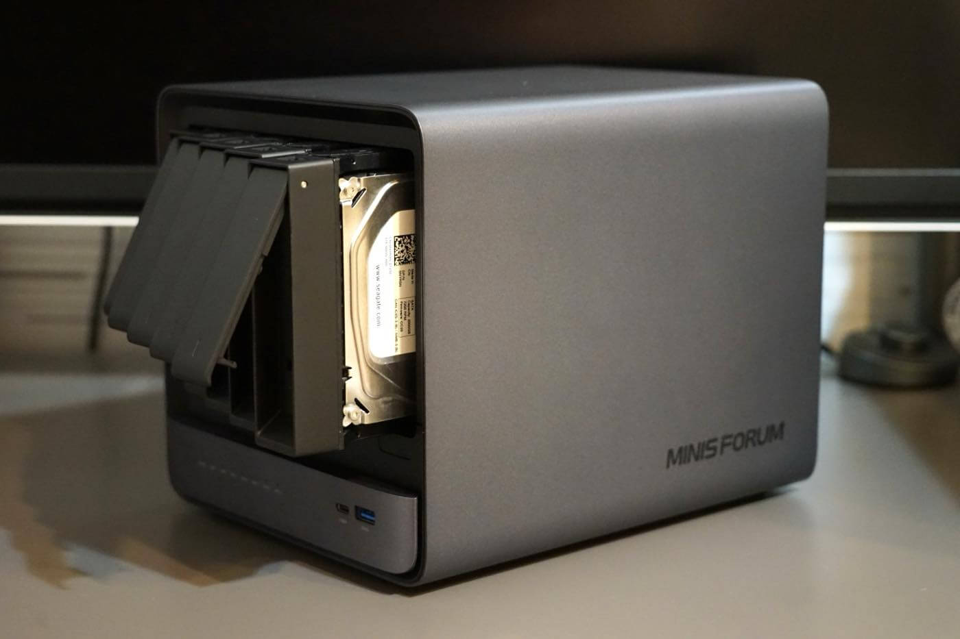 【レビュー】Ryzen AI 9 HX PRO 370搭載NASキット「Minisforum N5 Pro AI NAS」をチェック