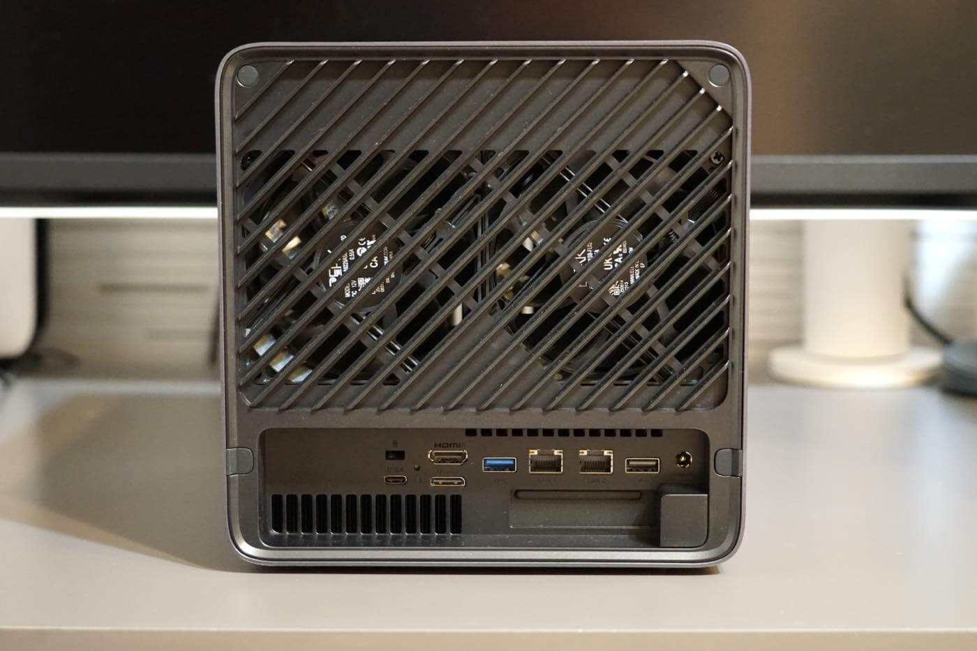 【レビュー】Ryzen AI 9 HX PRO 370搭載NASキット「Minisforum N5 Pro AI NAS」をチェック