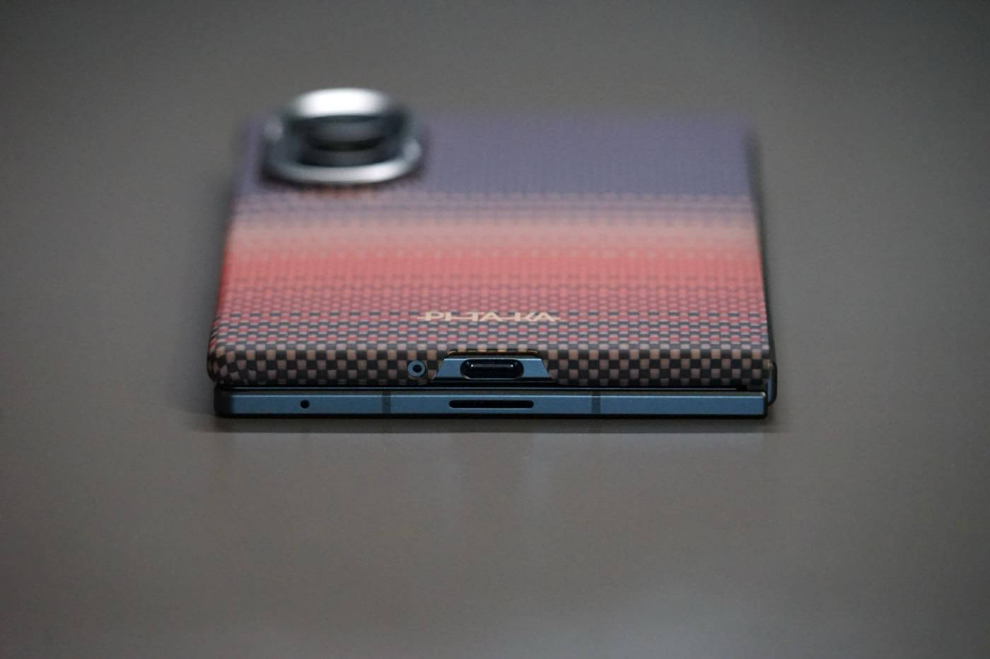 【レビュー】「Galaxy Z Fold8」の薄さと軽さを損なわないケースと言えば「PITAKA Edge Case」