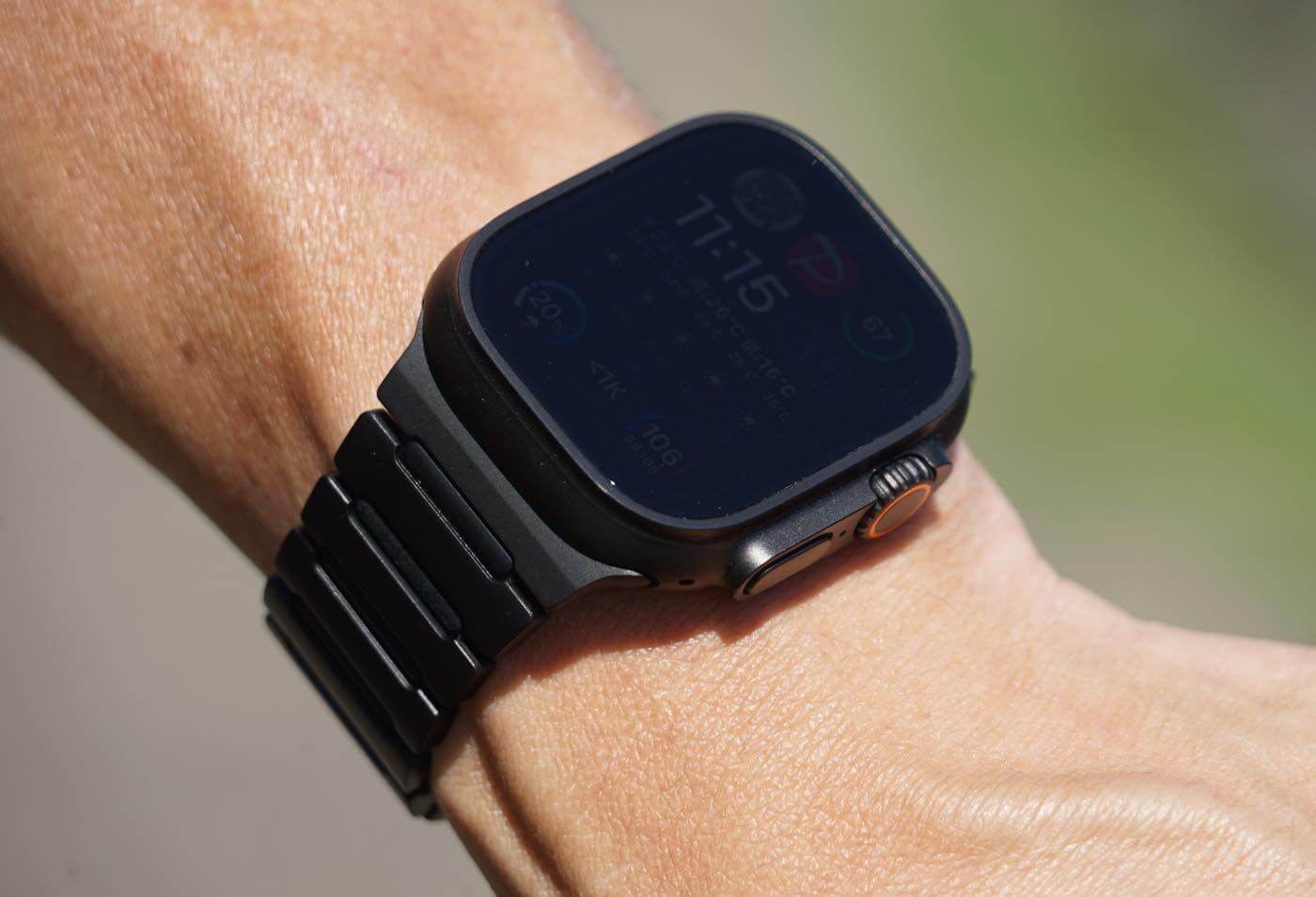 【レビュー】”チタン+シリコン”で快適な装着感が特徴のApple Watch専用バンド「MinZ METEOR」
