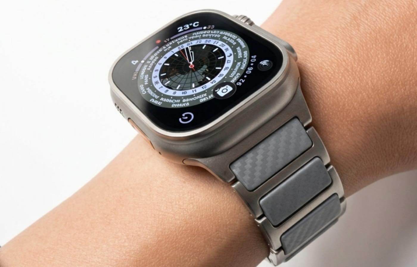軽量で高強度なチタンとCFRP(炭素繊維強化プラスチック)の異素材が融合したApple Watch専用バンド「MinZ ODIN」発売