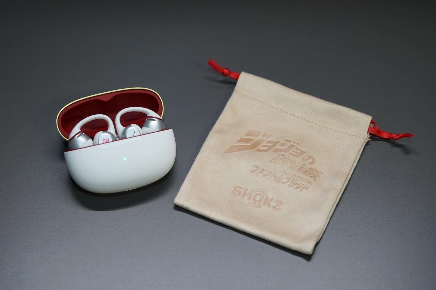 Shokzの骨伝導とイヤーカフの2製品が『ジョジョの奇妙な冒険』とコラボ ー 『散滅すべし、ディオ!』などジョナサンとディオの限定ボイスも収録