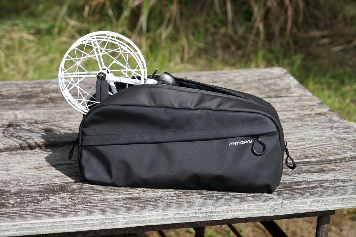 【レビュー】8K/360度ドローン「Antigravity A1 Follow Meキット」 ー 腕時計型と指輪型リモコンで手軽に空撮可能に