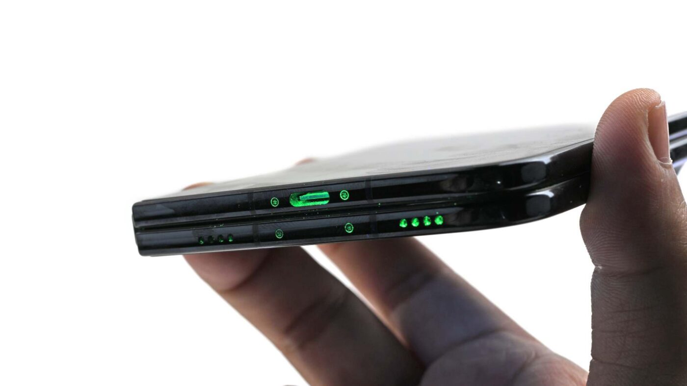 iFixitが｢iPhone Duo｣の分解レポートを公開 ｰ ディスプレイのヒビ割れ問題の発生箇所を確認