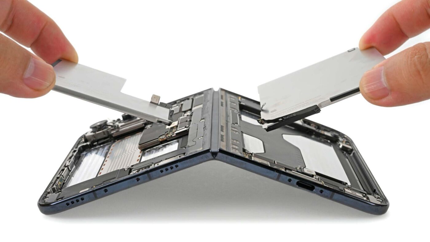 iFixitが｢iPhone Duo｣の分解レポートを公開 ｰ ディスプレイのヒビ割れ問題の発生箇所を確認