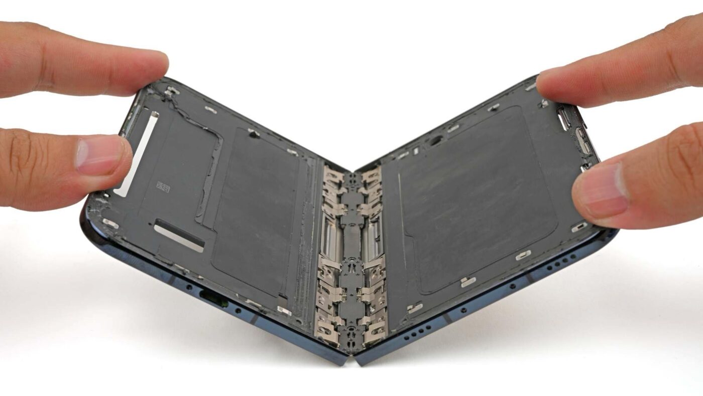 iFixitが｢iPhone Duo｣の分解レポートを公開 ｰ ディスプレイのヒビ割れ問題の発生箇所を確認