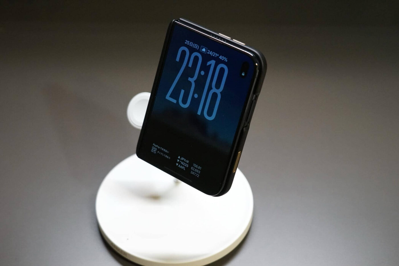 【レビュー】TORRASのシリコンレザー採用ケース｢Ostand Q3 レザートーン｣にiPhone Duo用が登場 ｰ 360度回転スタンドで様々な向きで立てて利用可能