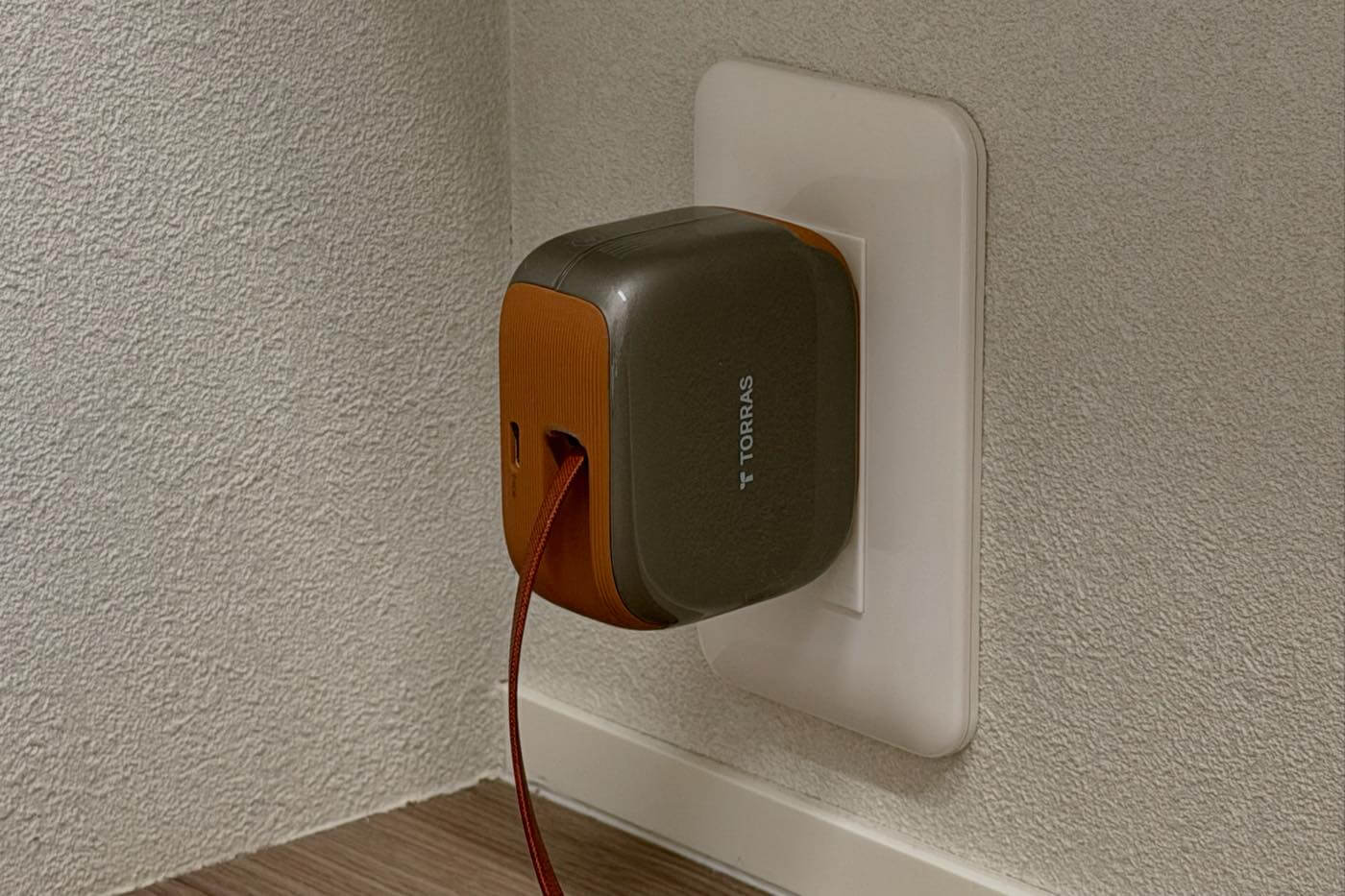 【レビュー】｢TORRAS FlexLine Pro 60W 巻き取り式充電器｣ ｰ 1mの高耐久ケーブル内蔵 & iPhone 18 Proの有線高速充電にも対応