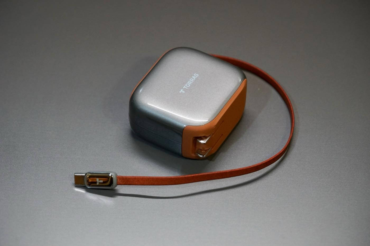 【レビュー】｢TORRAS FlexLine Pro 60W 巻き取り式充電器｣ ｰ 1mの高耐久ケーブル内蔵 & iPhone 18 Proの有線高速充電にも対応
